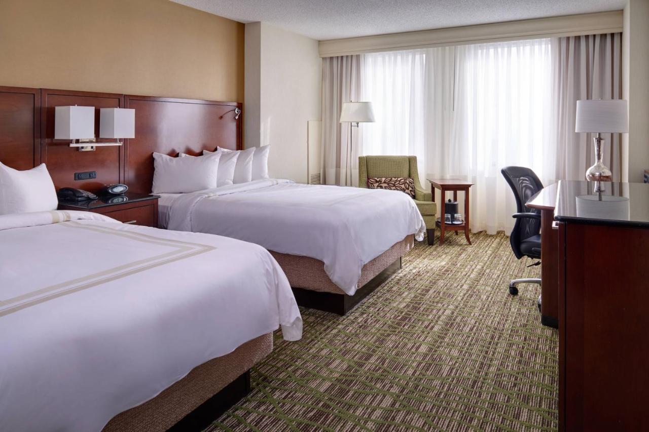 Cleveland Marriott Downtown At Key Tower Hotel Exterior photo