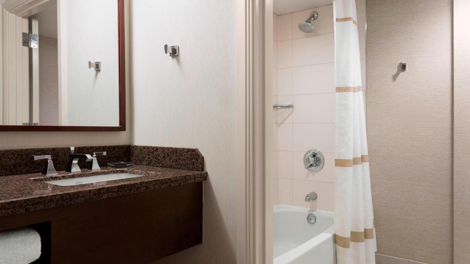 Cleveland Marriott Downtown At Key Tower Hotel Exterior photo