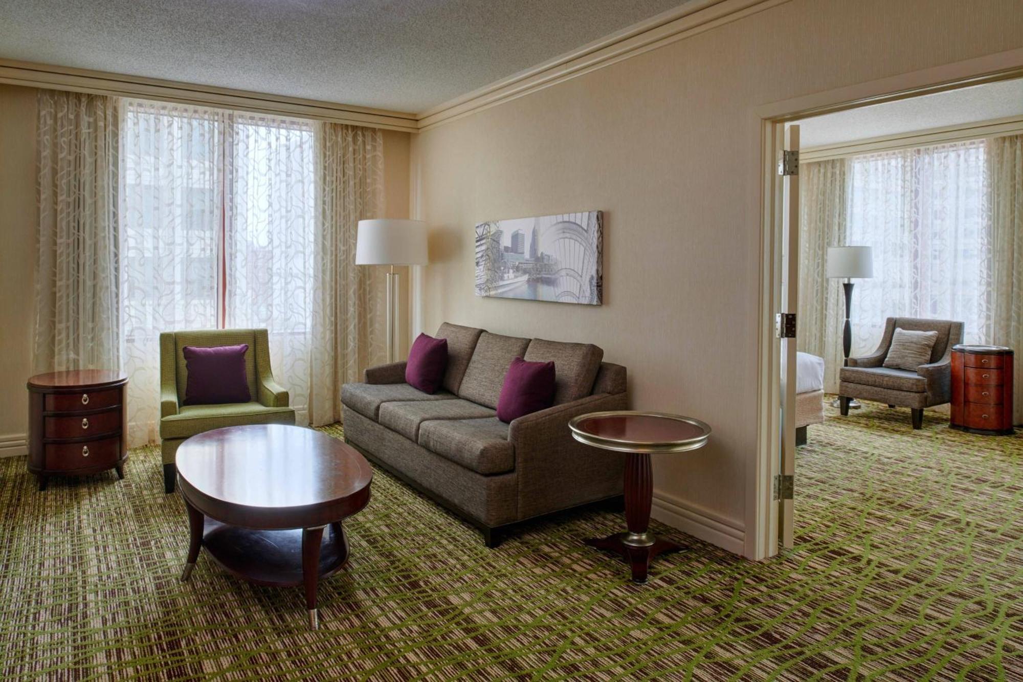 Cleveland Marriott Downtown At Key Tower Hotel Exterior photo