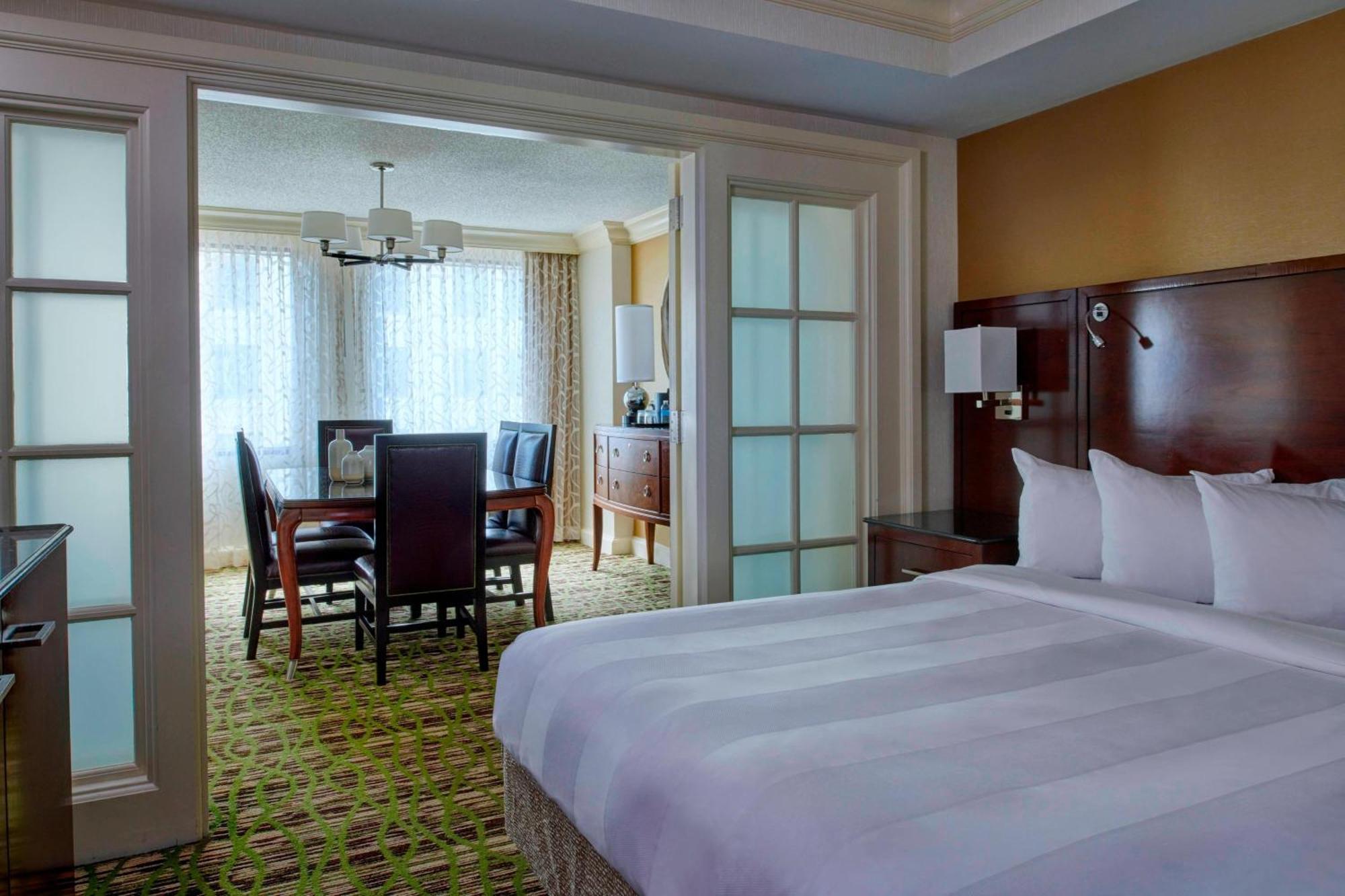 Cleveland Marriott Downtown At Key Tower Hotel Exterior photo